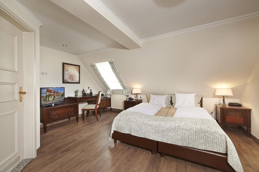 Brauereigasthof Zum Loewenbraeu Adelsdorf Kamer foto