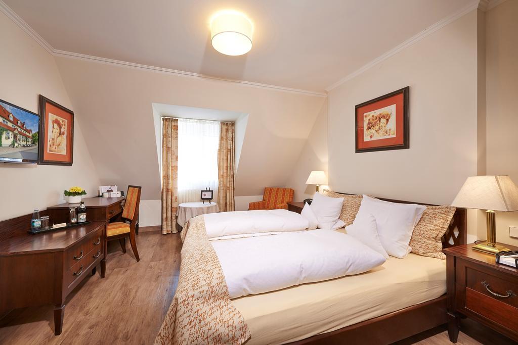 Brauereigasthof Zum Loewenbraeu Adelsdorf Kamer foto