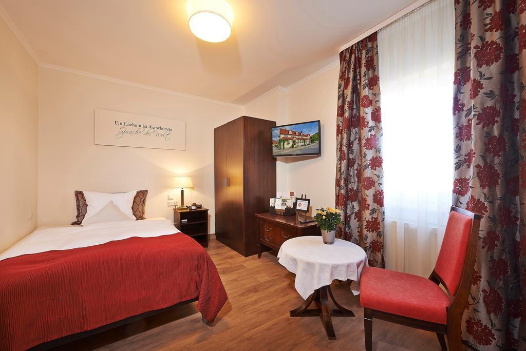 Brauereigasthof Zum Loewenbraeu Adelsdorf Kamer foto
