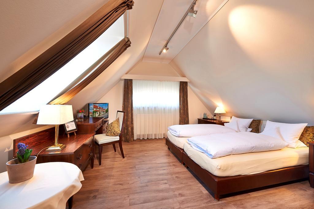 Brauereigasthof Zum Loewenbraeu Adelsdorf Kamer foto