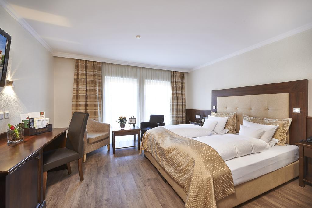Brauereigasthof Zum Loewenbraeu Adelsdorf Kamer foto