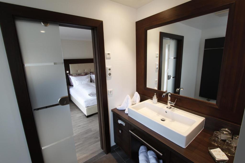 Brauereigasthof Zum Loewenbraeu Adelsdorf Kamer foto