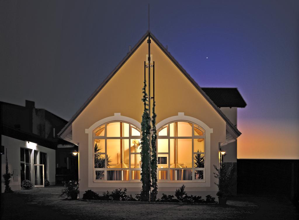 Brauereigasthof Zum Loewenbraeu Adelsdorf Buitenkant foto