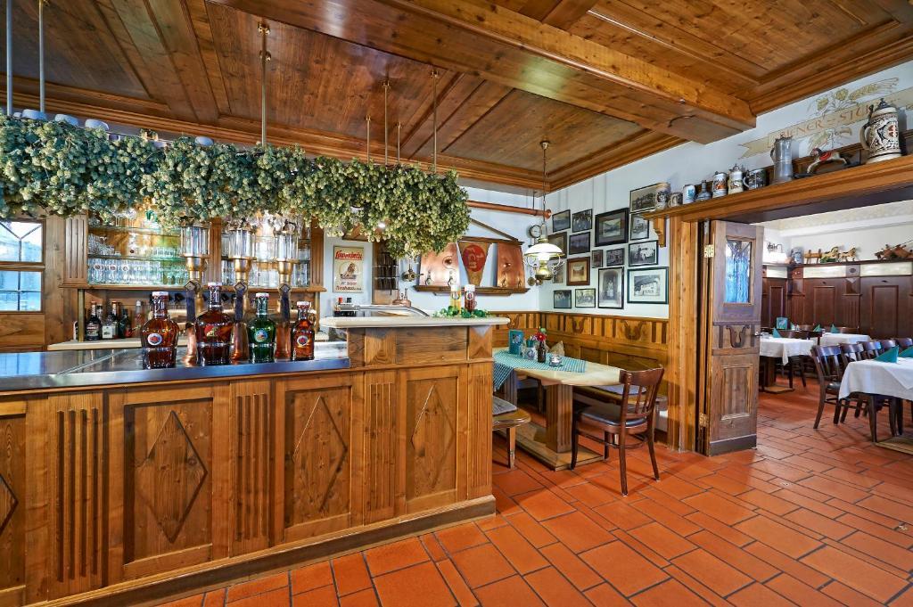 Brauereigasthof Zum Loewenbraeu Adelsdorf Buitenkant foto