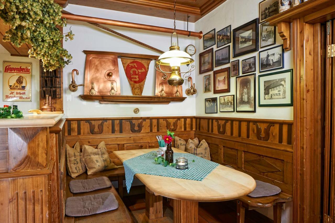 Brauereigasthof Zum Loewenbraeu Adelsdorf Buitenkant foto